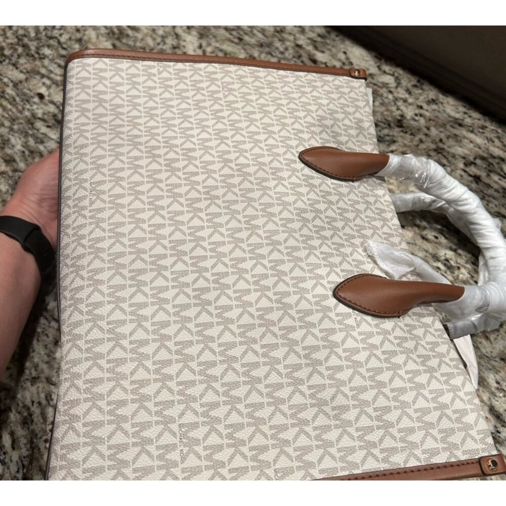 Michael Kors Tote - Picture 12 of 12